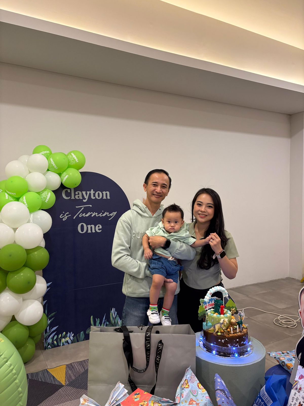 <div>Our Happy Client with a beautiful decoration</div>